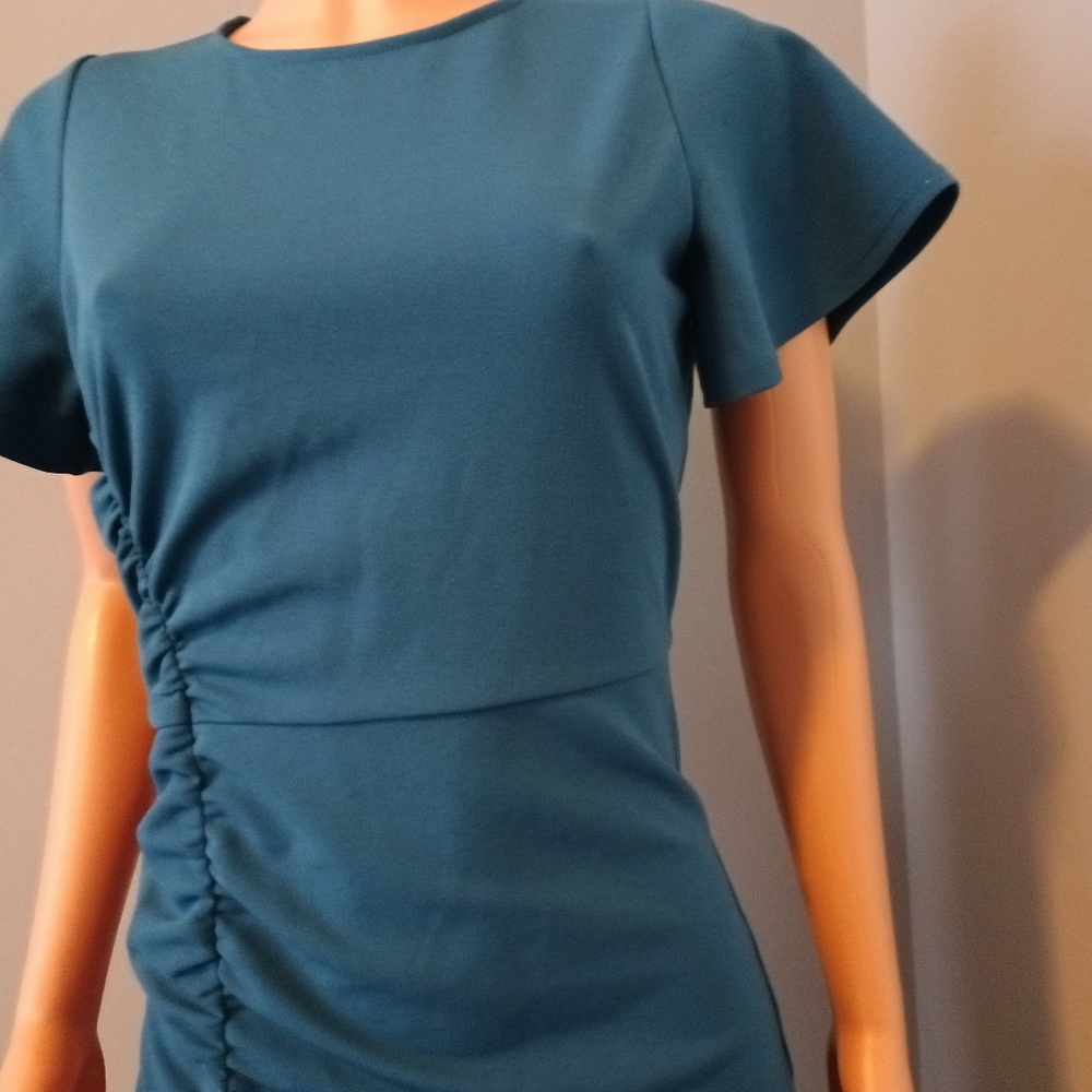 Dress - Picture 4 of 10